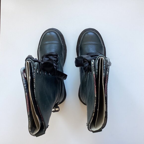 NWOB Dr. Martens Women's Triumph 1914 Two-way Boot Size US6 - Picture 4 of 7